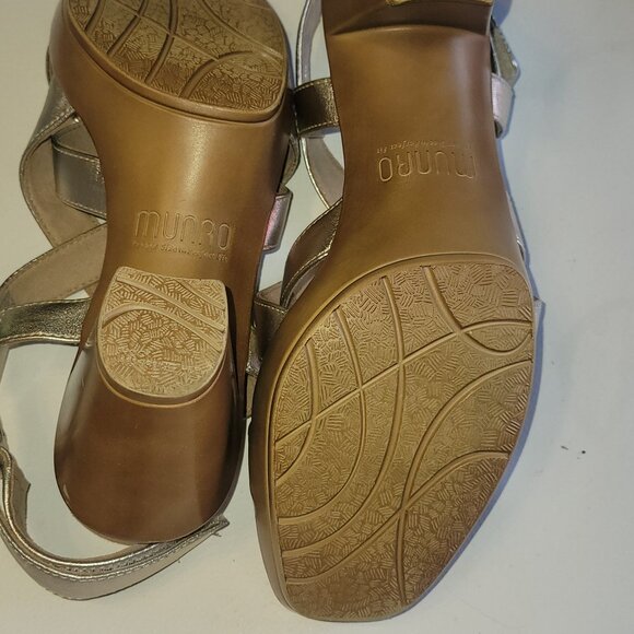 Munro Maddox Platform Wedge - Picture 2 of 11